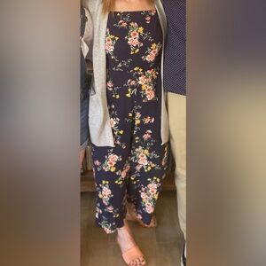 Cute women's Old Navy romper w/ pockets size small